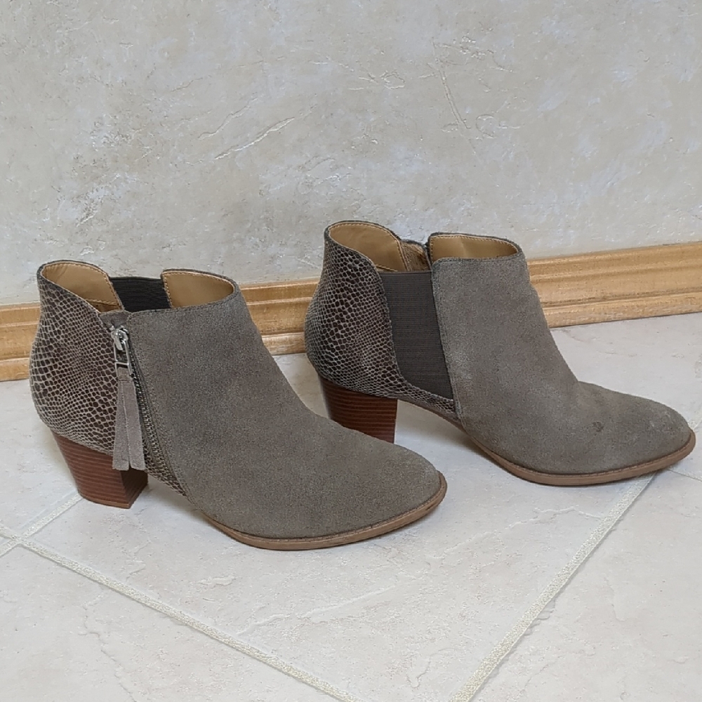Women’s Suede Ankle Bootie in Taupe/Grey
